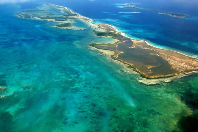 Arcipelago di Los Roques - Isole coralline - Vista aerea di uno dei migliori posti di tutti i Caraibi per fare vacanze al mare - Posada Macondo