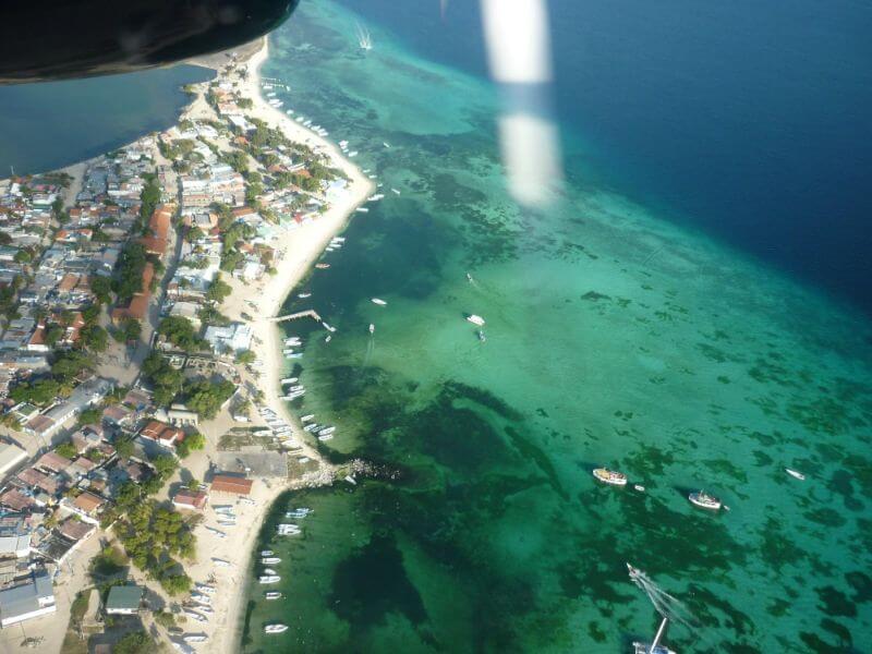 Posada Macondo - Vista dall'aereo - Arrivando al posto più idilliaco dei Caraibi - Le miglio vacanze a Los Roques sono con Posada Macondo