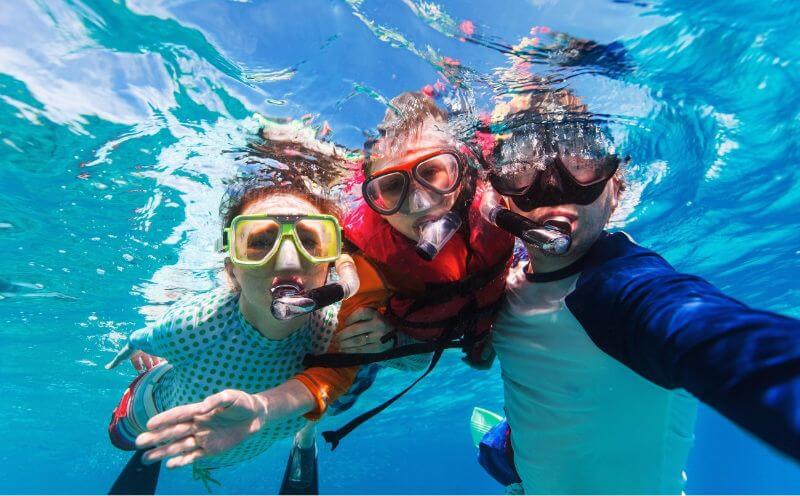 Pratica snorkeling in famiglia a Los Roques - Trova le migliore offerte per voli e vacanze a Los Roques con Posada Macondo in Venezuela