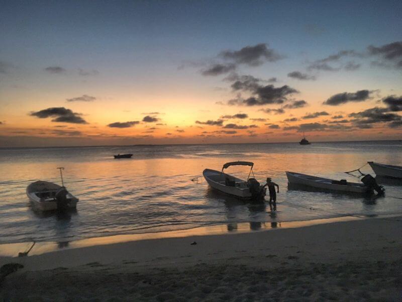 Tramonto in una spiaggia dell'isola Gran Roque - Posada Macondo: relax, pesca, diving, kitesurf e buon cibo - Los Roques è il paradiso dei Caraibi